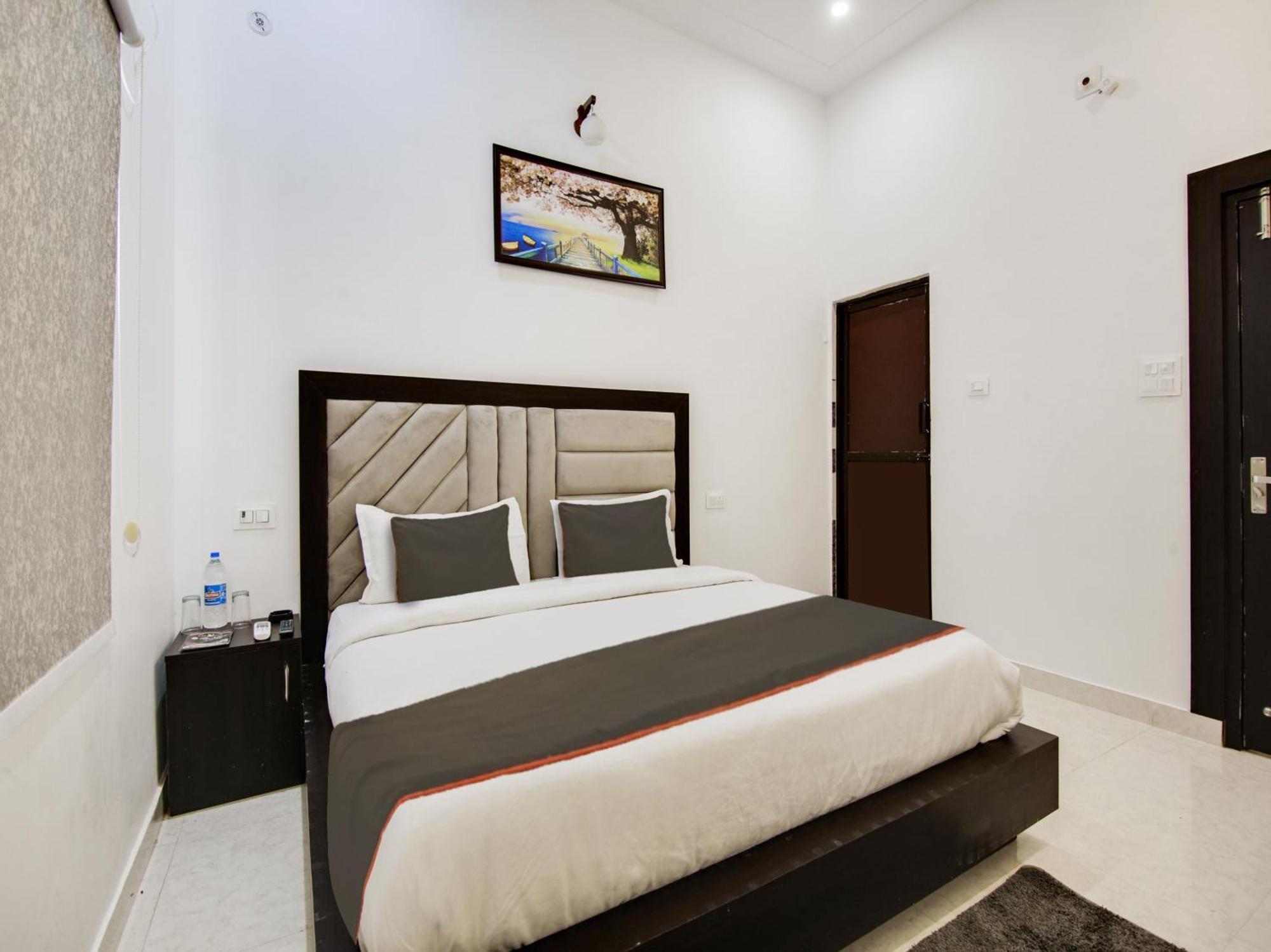 The Nines Hotel & Restro Найнитал Экстерьер фото